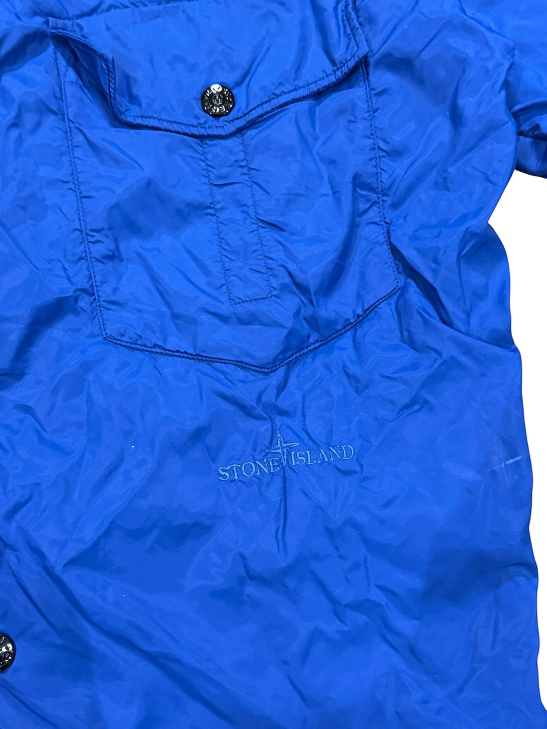 Archive No. 9 blue Stone Island windbreaker jacket, size M, with a chest pocket and embroidered logo. Lightweight and waterproof.